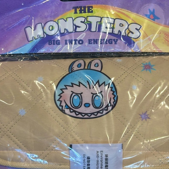 Pop Mart Labubu Blanket - Picture 7 of 8